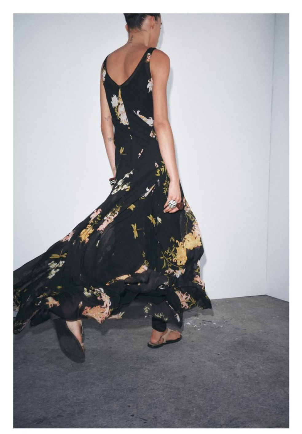 Vestido negro floreado gasa