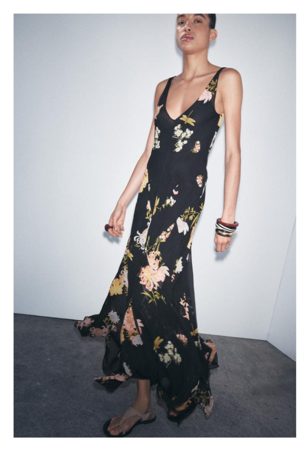 Vestido negro floreado gasa