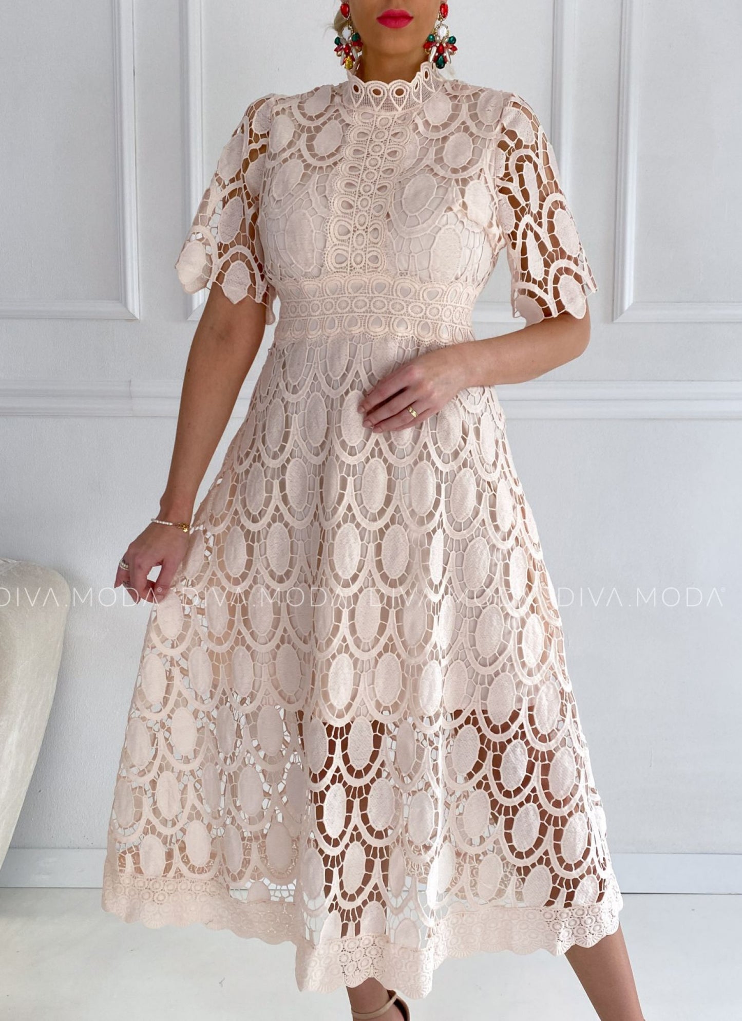 Vestido encaje color paté