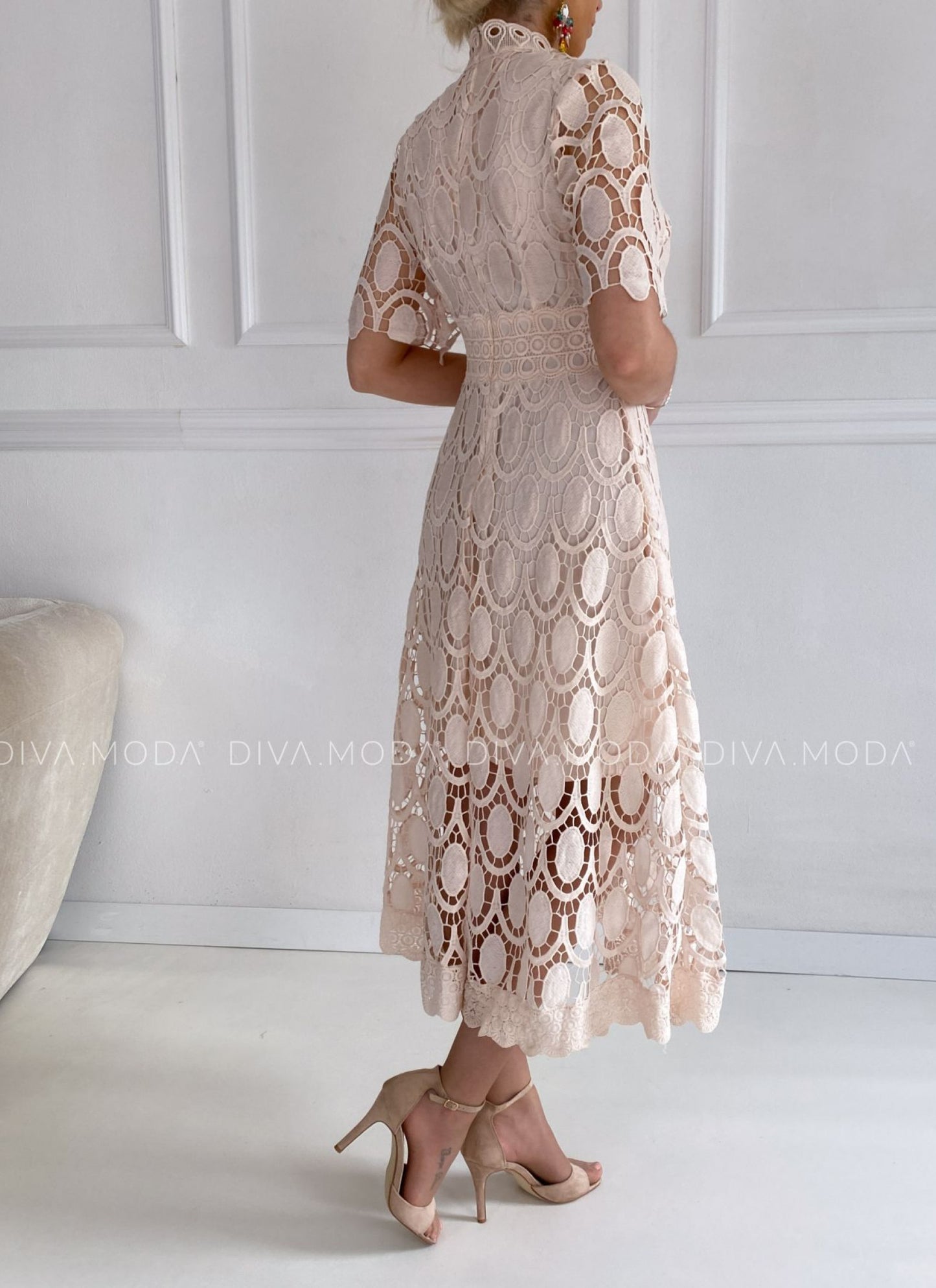 Vestido encaje color paté