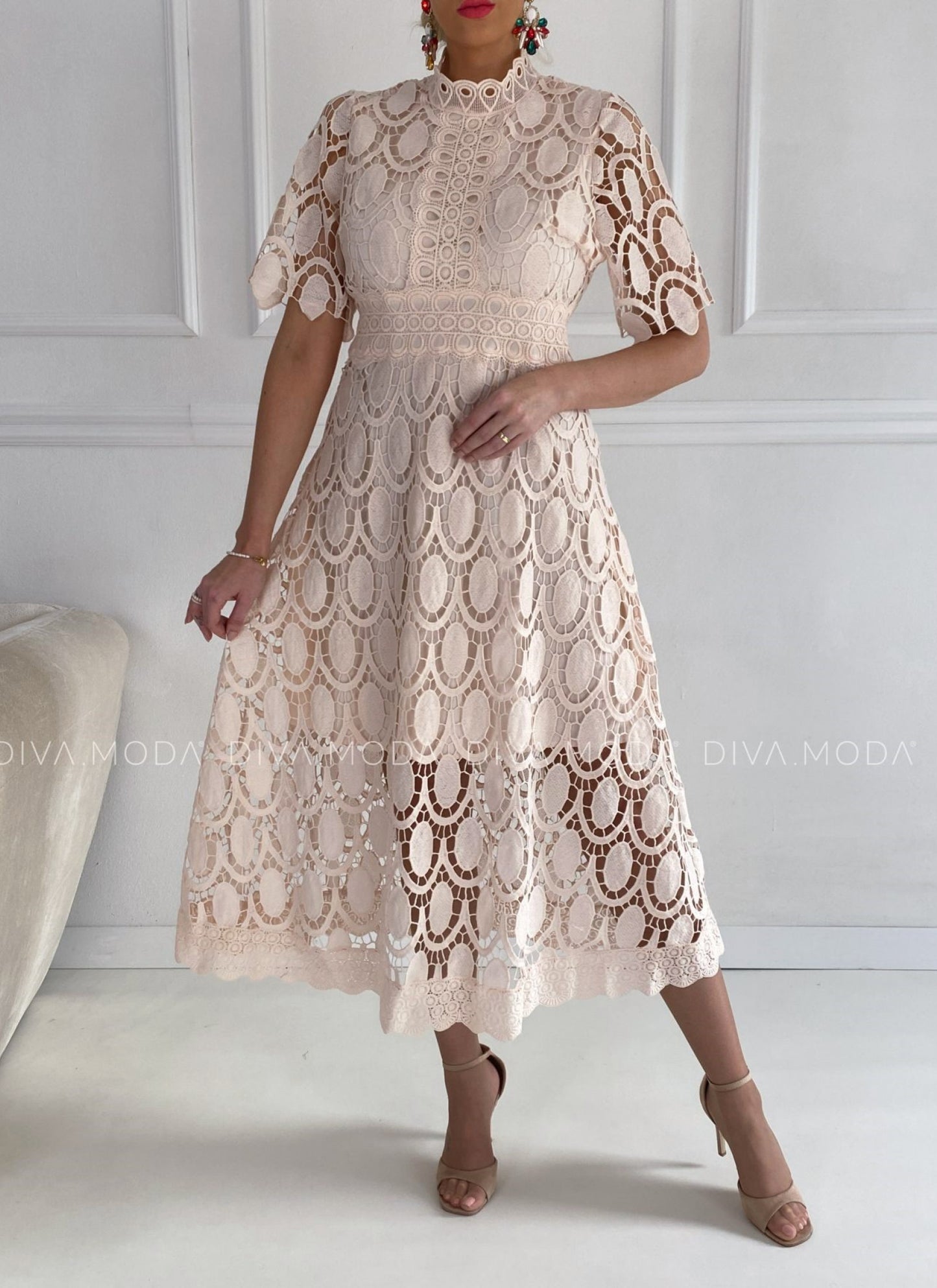 Vestido encaje color paté