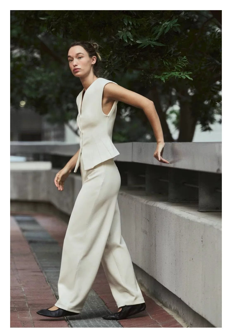 Conjunto chaleco y pantalón beige