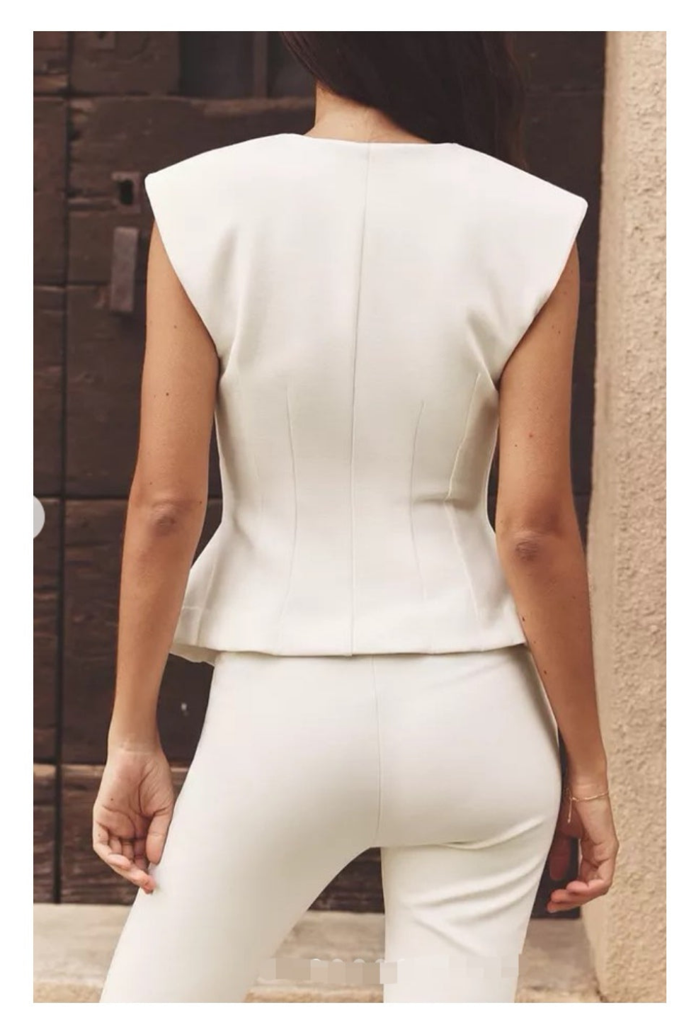 Conjunto chaleco y pantalón beige