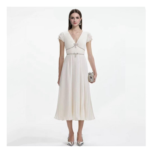 Vestido midi plisado hueso