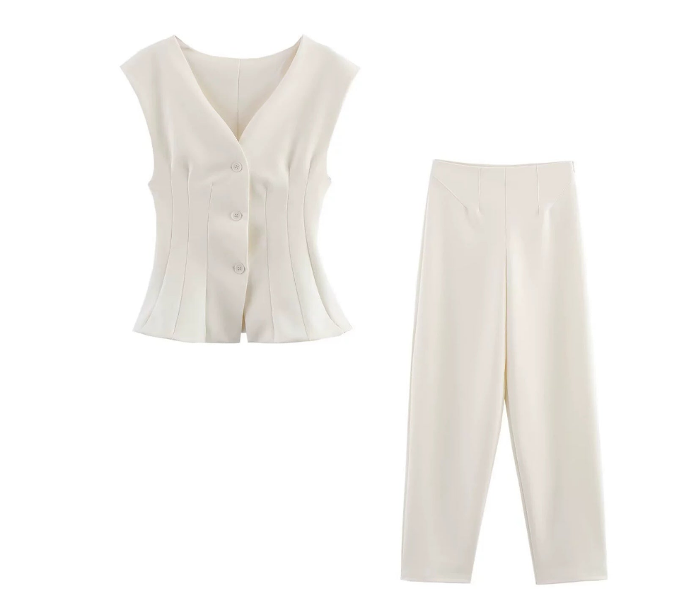 Conjunto chaleco y pantalón beige