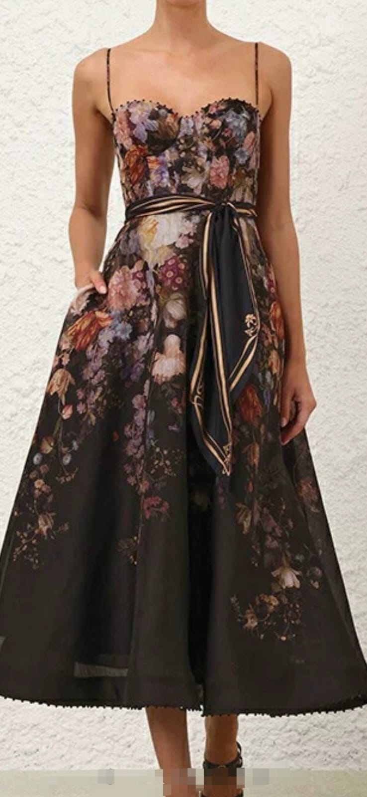 Vestido negro tirantes floreado