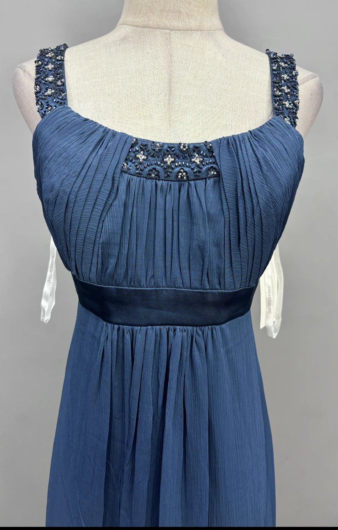 Vestido azul marino corte princesa