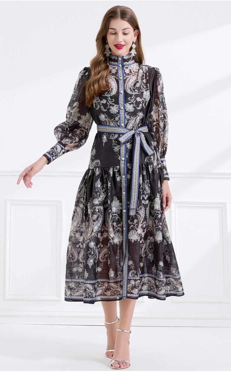 Vestido negro con azul marino midi