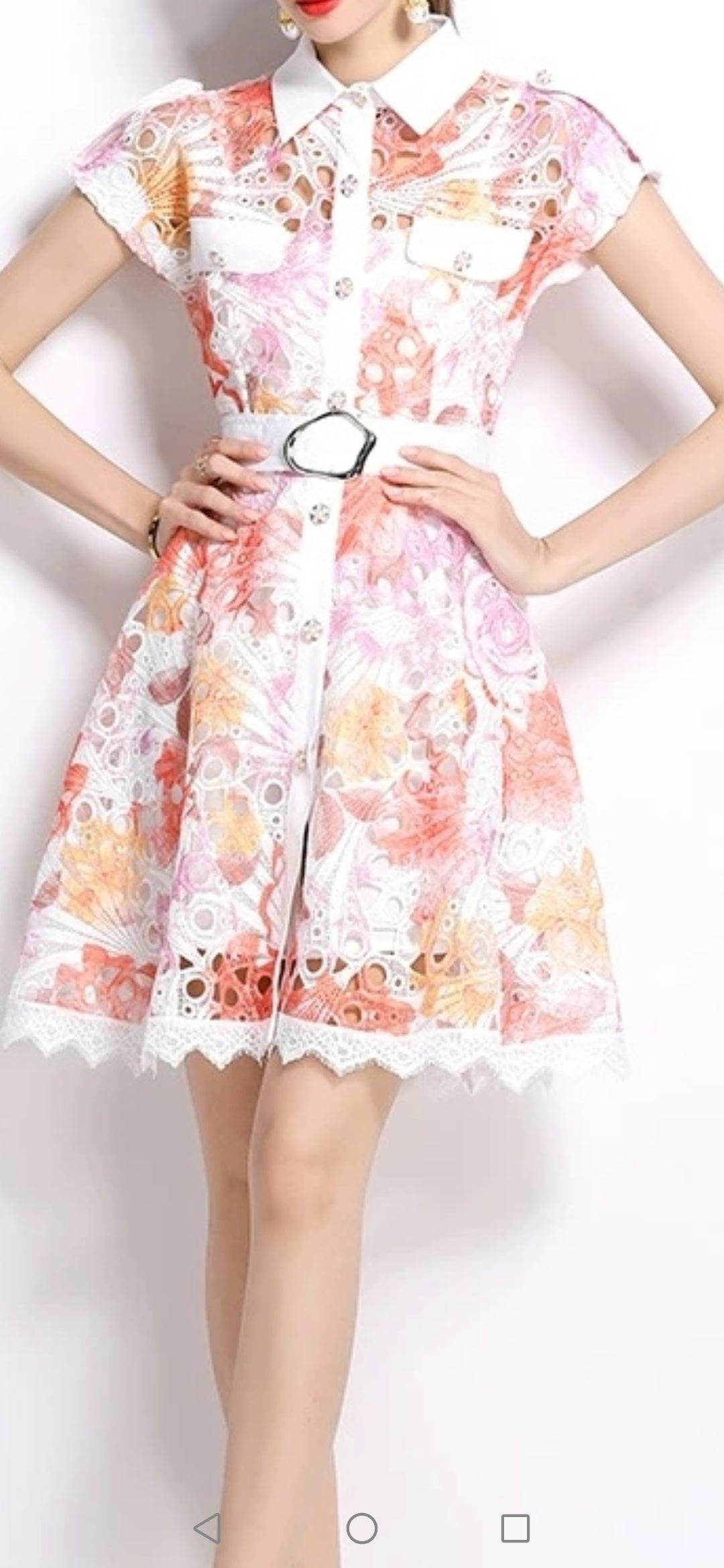 Vestido blanco con rosa y anaranjado corto