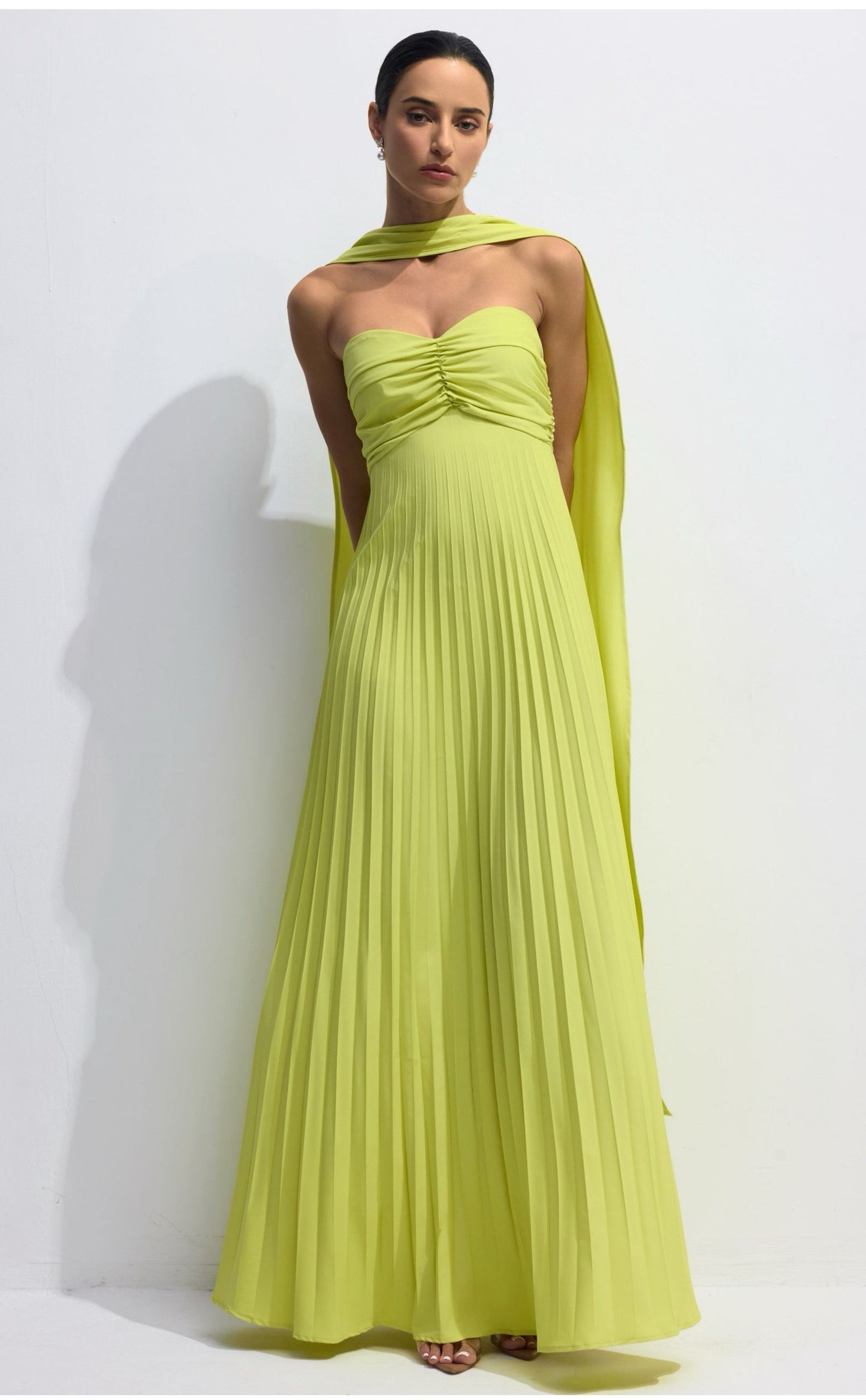Vestido strapless amarillo limón